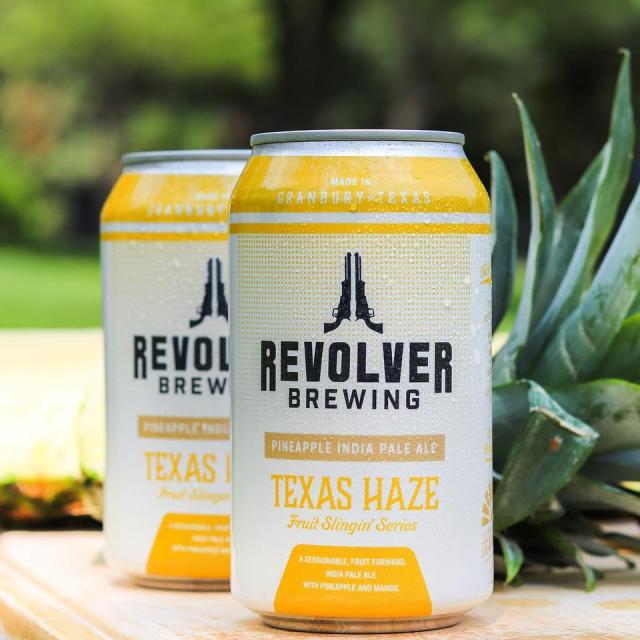 Coming in at a 5.5% ABV this hazy IPA is sure to quench your thirst and pack a flavorful punch🍻
Let us know your favorite Revolver beer in the comments below 👇🏼