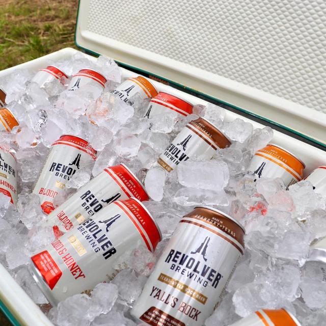 Beers iced down and ready for ya, could you imagine a more beautiful thing?🍻

#texasbrewery #texasbeer