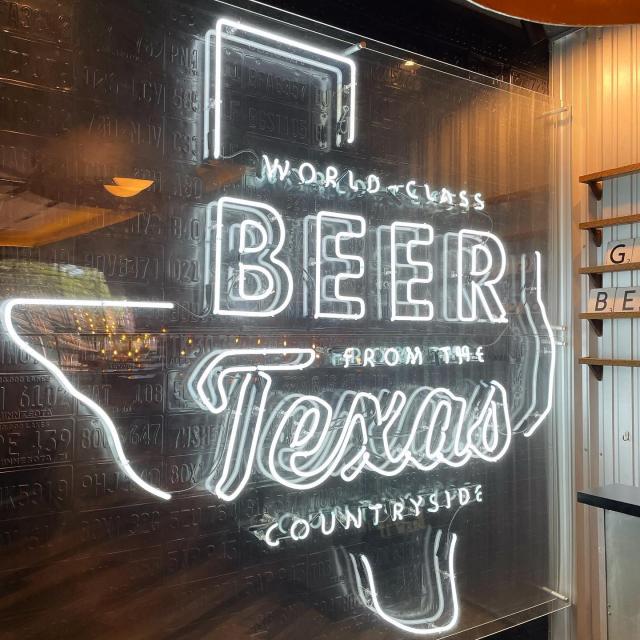 Revolver Brewing, world class beer from the Texas countryside. 

Meet us at the Granbury brewery, or Arlington @revolverbrewhouse, this weekend for a taste of world-class beer🍻