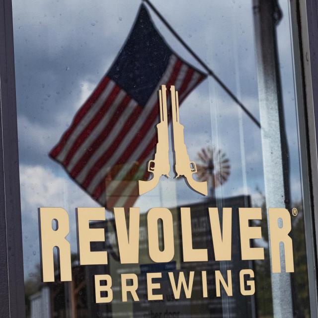 Meet us this weekend out in Granbury for another Revolver Saturday Event as we continue to celebrate the RED, WHITE & BLUE 🇺🇸🇺🇸🇺🇸

As always, we have live music (Velvet Smokeshow), food trucks (Flippin Tasty will be on-site), and over 20 Revolver brews on tap! 

Check out our patriotic specialty beer this weekend!
🍓 Cosmo Canyon - Strawberry Weissbier
⚪️ Hefeweizen
🫐 Dem Berries - Blueberry Wheat Beer

Tickets are available for pre-purchase online at www.revolverbrewing.com/events or day of on-site at the brewery. Gates open at 11AM.

See y’all this weekend, cheers 🍻