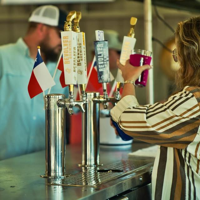 Hey, Texas, we missed you last weekend! So meet us in Granbury, TX, this weekend for another Revolver Saturday Event!

With over 20 beers on tap, multiple bars, live music, and local food trucks… it’s always a Revolver Brewing good time 🍻

Live music from 12-3PM, food trucks, and your favorite local TX beer. Gates open at 11AM.

Cheers yall —- see you this weekend!